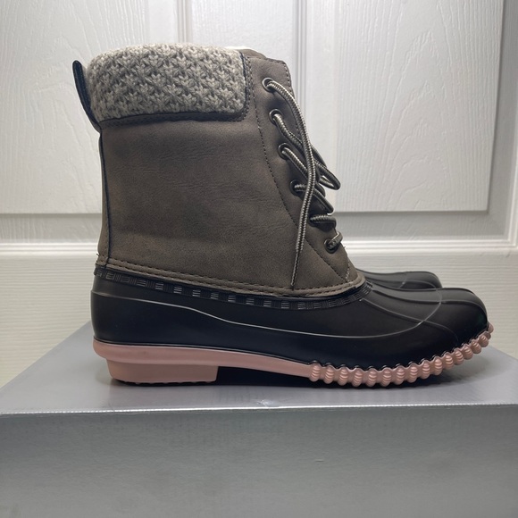 Cloudwalkers Lexi Sweater Trim Women’s Weather Boot Black & Tan 10W by Avenue - Picture 5 of 15